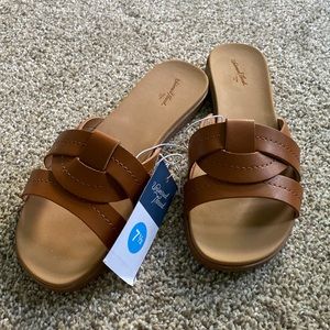 NWT Universal Threads Sandals